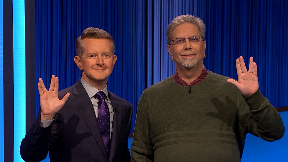 Photo01 - Gary Hollis & Ken Jennings - Courtesy of Jeopardy.png