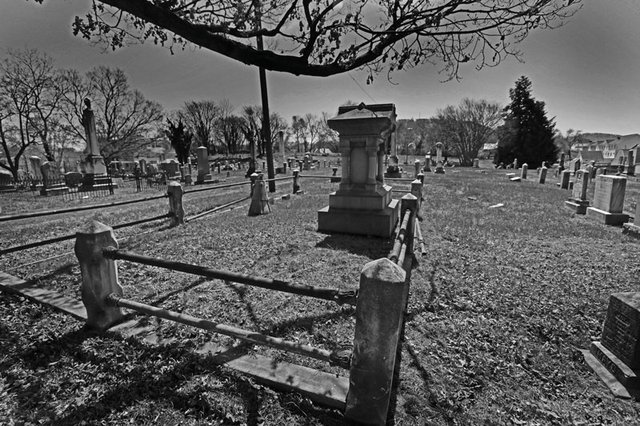 Celeb-Cemeteries.jpg