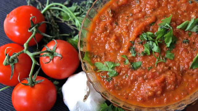 easy-tomato-sauce.jpg
