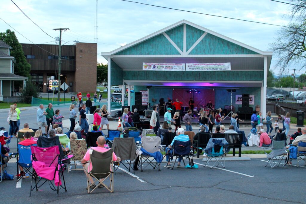 Fuzzy Logic and Mended Fences will be the featured entertainment for this year's festival.