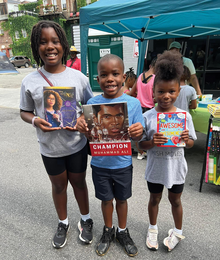 Children attend the 2022 Back to Black Art Show organized by Verses. ©Courtesy of Verses