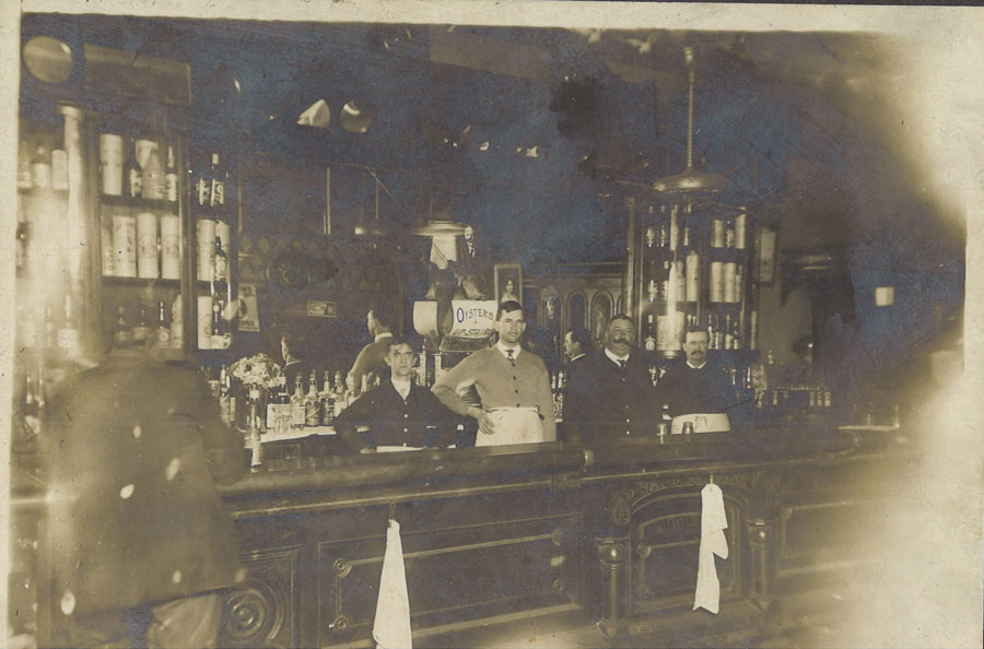 The Capitol Saloon on Salem Avenue in 1913.