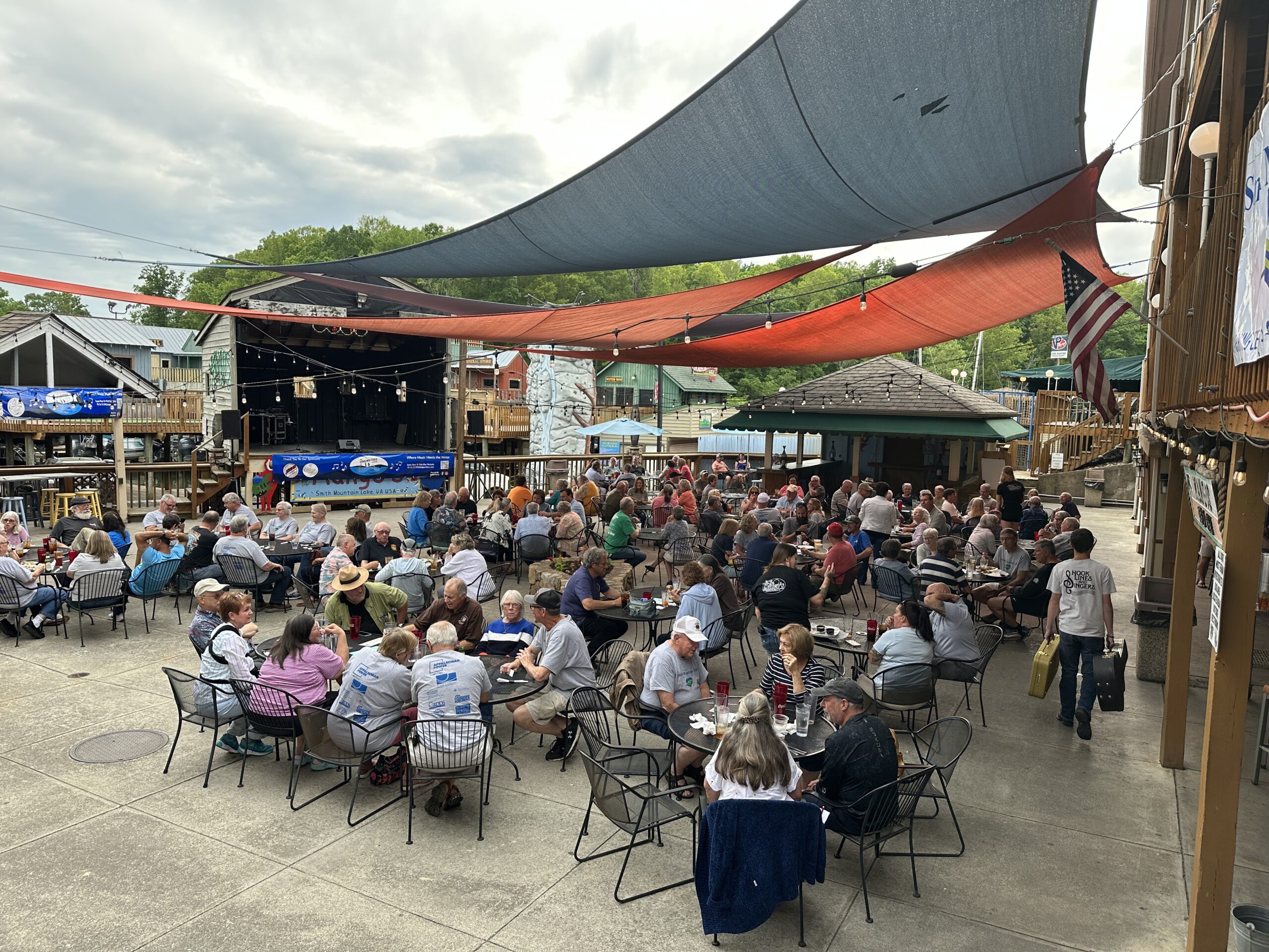 Volunteers enjoy food, beverages and door prizes at the TPISML volunteer appreciation dinner on May 7 at Mango’s Bar & Grill.