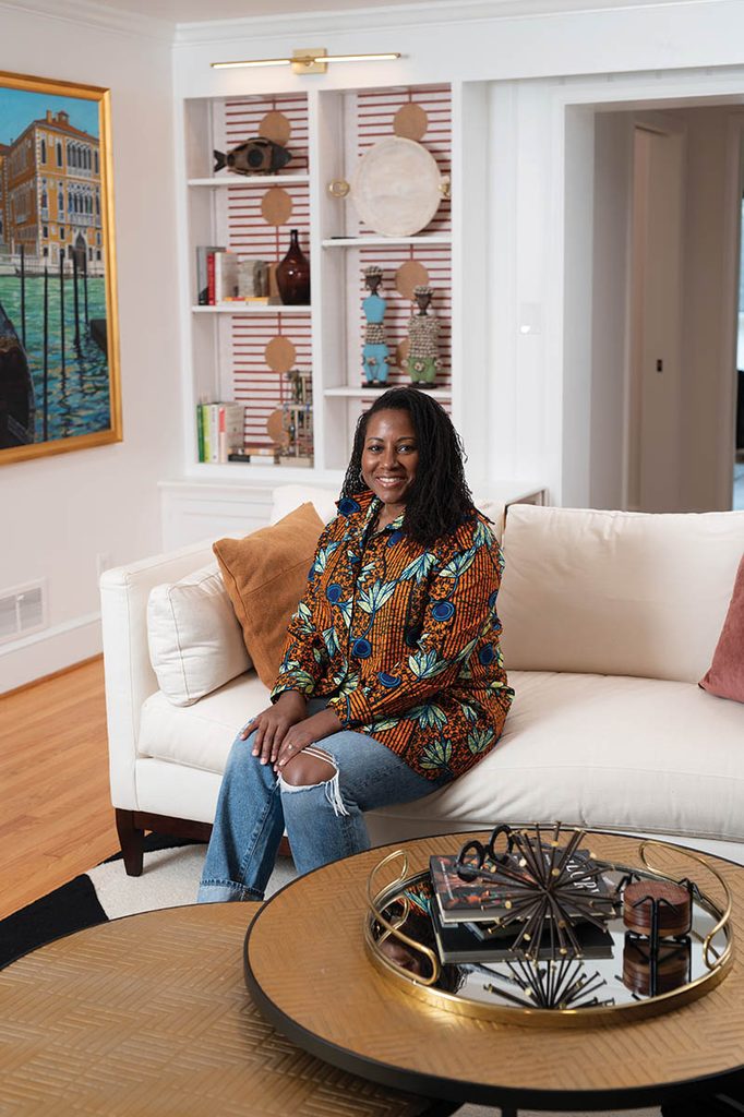 Nicole traveled extensively for work in Africa before she met Dominique. The colors and patterns of Africa inspired her decoration of the living room. She and Dominique enjoy fabrics and jewelry, and displaying them is a way to remember the stories they tell. 