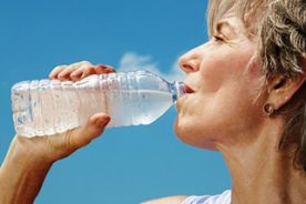 Water and healthy meal options, such as whole-wheat toast with low sugar jam or a vegetable packed salad help reduce inflammation, thus making the body feel better.